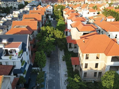 Trong bối cảnh thị trường khó khăn, việc áp thêm thuế bất động sản là không phù hợp. Ảnh: Dũng Minh 