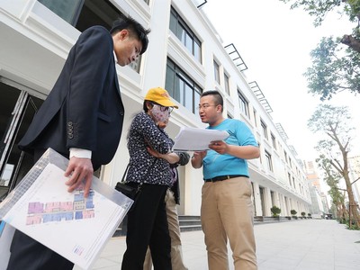 Doanh nghiệp và nhà đầu tư đều gặp khó trong giao dịch. Ảnh: Dũng Minh 