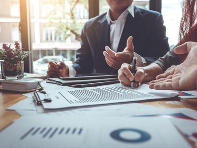 Môi giới bảo hiểm giữ vai trò vừa là nhà tư vấn, đồng thời là một kênh phân phối sản phẩm bảo hiểm cho các doanh nghiệp bảo hiểm