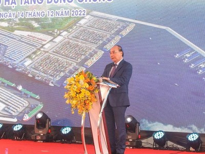 Chủ tịch nước Nguyễn Xuân Phúc phát biểu chỉ đạo tại Lễ khởi công Dự án Đầu tư xây dựng bến cảng Liên Chiểu - Phần cơ sở hạ tầng dùng chung. Ảnh: P.V