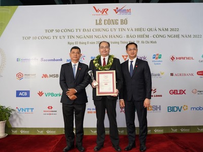 Ông Seigo Fujimaru – Phó tổng giám đốc điều hành kiêm Phó tổng giám đốc Hành chính Tổng hợp Dai-ichi Life Việt Nam nhận giải “Top 2 Công ty bảo hiểm nhân thọ uy tín năm 2022”