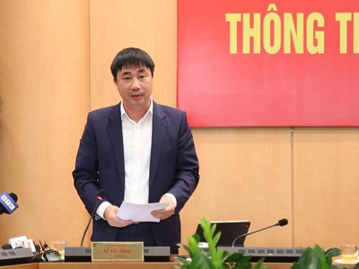 Phó Giám đốc Sở Xây dựng Hà Nội Mạc Đình Minh trả lời các câu hỏi của báo chí.