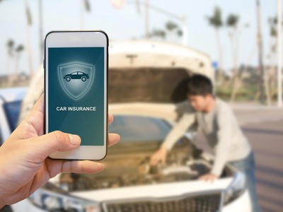 Những sản phẩm truyền thống như bảo hiểm xe cơ giới được “công nghệ hóa” một cách triệt để. Ảnh: Dũng Minh 