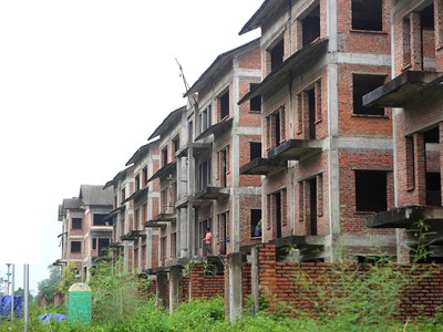 Cả nước hiện có hàng trăm dự án nhà ở “đứng hình” do vướng mắc nghĩa vụ tài chính. Ảnh: Dũng Minh