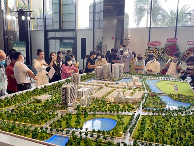 Khách hàng tham quan dự án MT Eastmark City. Ảnh: Việt Dũng 