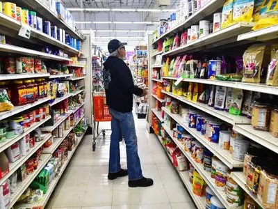 Bên trong một cửa hàng tiện lợi tại thành phố Monterey Park, bang California, Mỹ. Ảnh: AFP