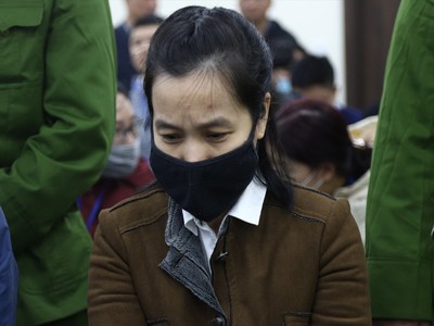 Nguyễn Thị Hà Thành bị cáo buộc lừa đảo chiếm đoạt tài sản của một số cá nhân và 3 ngân hàng, lên tới hơn 433 tỷ đồng.