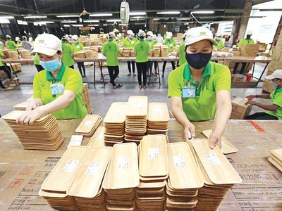 Sản phẩm gỗ là mặt hàng xuất khẩu quan trọng của Việt Nam, nhưng nhiều doanh nghiệp chế biến gỗ đang lao đao vì bị chậm hoàn thuế.