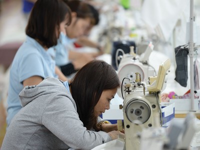 Cầu đầu ra suy giảm khiến gánh nợ vay của doanh nghiệp thêm nặng 