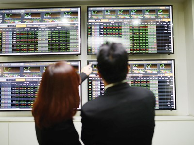 Tăng tốc đầu tư công và việc Trung Quốc mở cửa trở lại được nhà đầu tư kỳ vọng là lực đỡ thị trường trong năm mới 