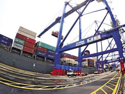 Xuất khẩu luôn được xem là một trong những động lực tăng trưởng kinh tế của Việt Nam. Ảnh: Đức Thanh