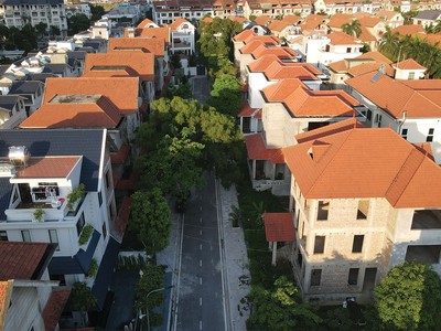 Thị trường địa ốc đang gặp khó cả về thanh khoản, pháp lý và dòng tiền. Ảnh: Dũng Minh 