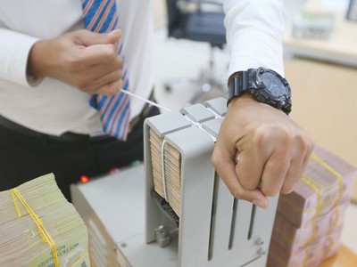 Ngành ngân hàng tiếp tục tập trung kiểm soát chất lượng tín dụng trong bối cảnh rủi ro nợ xấu vẫn ở mức cao. Ảnh: Dũng Minh 