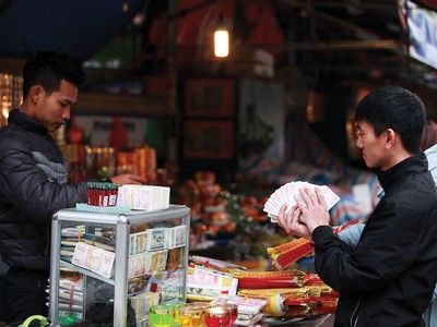 Nhu cầu tiền lẻ mới tăng cao dịp Tết. Ảnh: Dũng Minh 