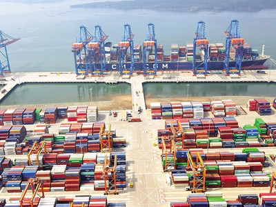 Hoạt động xuất khẩu dự kiến tăng trưởng chậm lại khi kinh tế toàn cầu khó khăn. Ảnh: Lê Toàn