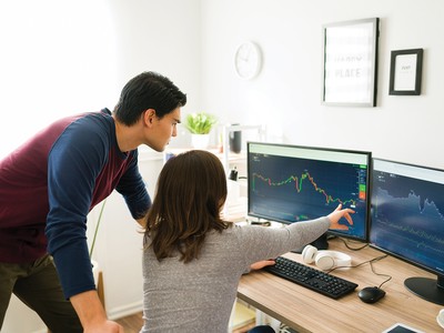 Với nhiều NĐT, khi trading, phân tích kỹ thuật là yếu tố quyết định hành động