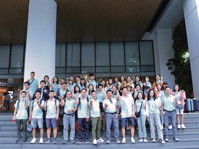 Tập thể Shinhan Life Việt Nam trong chuyến du lịch kỷ niệm 1 năm thành lập Công ty 