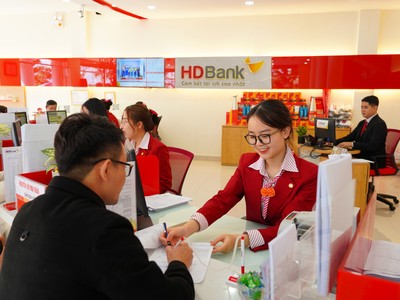 Ngân hàng nào có điểm giao dịch nhiều nhất và có lượng khách hàng nhiều thứ nhì ?