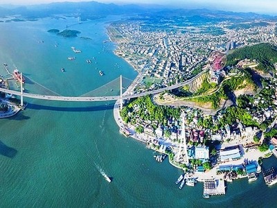 Thành phố Hạ Long trở thành đô thị dịch vụ, du lịch văn minh, thân thiện, trung tâm dịch vụ - du lịch quốc gia mang tầm quốc tế.