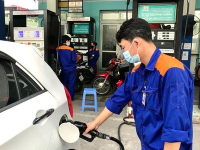 Theo TS Phạm Thế Anh, quỹ bình ổn xăng dầu là một “sáng tạo” của Việt Nam nhưng chưa giúp bình ổn giá.