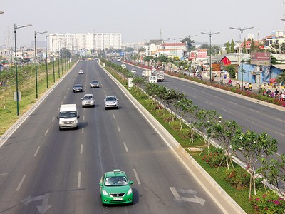 Đường Phạm Văn Đồng là tuyến đường rộng nhất tại TP.HCM hiện nay được đầu tư theo hình thức BT. Ảnh: Anh Quân 