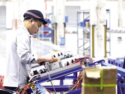 Môi trường kinh tế vĩ mô ổn định, lạm phát vẫn ở mức một con số tiếp tục củng cố niềm tin của nhà đầu tư châu Âu vào môi trường thương mại và đầu tư của Việt Nam. Trong ảnh: Nhà máy của ABB Việt Nam tại Bắc Ninh