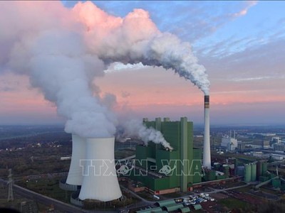 Chú thích ảnh Toàn cảnh một nhà máy điện than ở Schkopau, miền Đông Đức. Ảnh minh họa: AFP/TTXVN