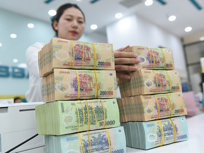 Tín dụng khó chảy mạnh do áp lực lãi vay cao 