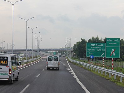 Quy hoạch thời kỳ 2021-2030, tầm nhìn đến năm 2050, Đồng Nai tiếp tục đầu tư hạ tầng liên kết vùng. Trong ảnh là tuyến cao tốc TP.HCM - Long Thành- Dầu Giây. Ảnh: Anh Quân
