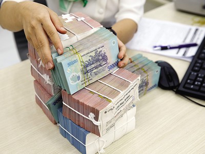 Loạt ngân hàng đã được cấp room tín dụng, lãi suất huy động sẽ bị “ép” giảm thêm? 