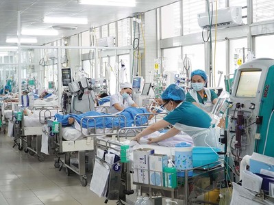 Bệnh viện Chợ Rẫy từ chỗ “gánh bệnh nhân” cho bệnh viện khác, nay phải chuyển người bệnh đi nơi khác nhờ cứu chữa do thiếu trang thiết bị, vật tư.