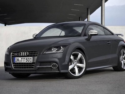 Audi Việt Nam triệu hồi thay thế túi khí trên vô lăng lái Audi TT 