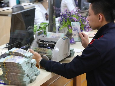 Tiền không thiếu… Ảnh: Dũng Minh 