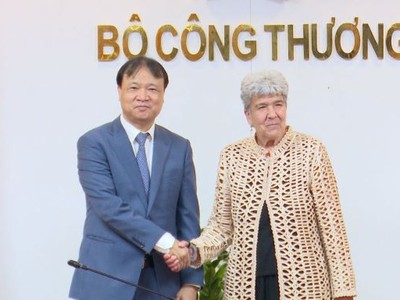 Thứ trưởng Bộ Công thương Đỗ Thắng Hải tiếp bà Marisa Largo, Thứ trưởng Bộ Thương mại Mỹ.