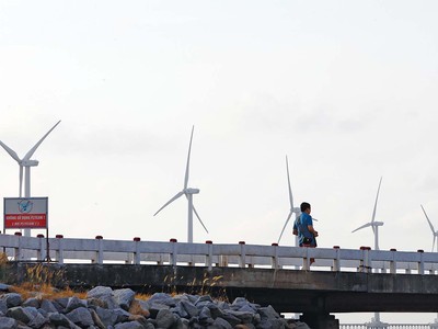 Các dự án năng lượng tái tạo đang chờ quy định mới. Ảnh: Đức Thanh