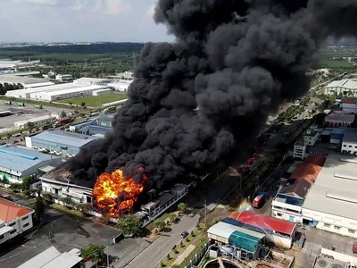 Một vụ cháy lớn trong một doanh nghiệp ở Đồng Nai