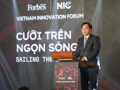 Thứ trưởng Bộ KH&ĐT Trần DUy Đông phát biểu tại Diễn đàn Đổi mới sáng tạo Việt Nam 2023 – Cưỡi trên ngọn sóng số.