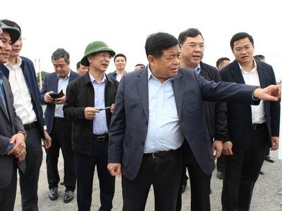 Thực hiện chỉ đạo của Thủ tướng Chính phủ, Bộ trưởng Nguyễn Chí Dũng và Tổ công tác số 4 đã đi thực địa, kiểm tra, đốc thúc tình hình thực hiện các dự án đầu tư công.