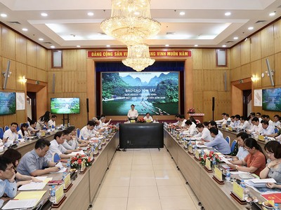 Ủy viên Trung ương Đảng, Bí thư Tỉnh ủy Ninh Bình Đoàn Minh Huấn và Thứ trưởng Bộ Kế hoạch và Đầu tư Trần Quốc Phương chủ trì Hội nghị thẩm định Quy hoạch tỉnh Ninh Bình thời kỳ 2021 - 2030, tầm nhìn đến năm 2050 (Ảnh: Đức Trung) 