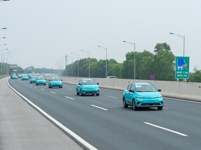 Doanh nghiệp tuần qua: Vietjet, Bách hóa Xanh có tân CEO; Taxi của tỷ phú chọn Hà Nội khởi hành; Sơn Hà làm xe máy điện 