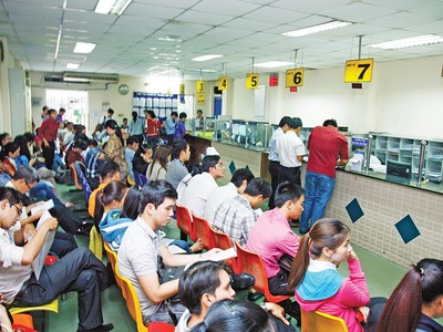 Thủ tục hành chính còn rườm rà, nhiều quy định không rõ ràng, khiến doanh nghiệp mất nhiều thời gian chờ đợi. Ảnh: Đ.T