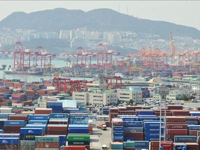 Cảng hàng hóa ở Busan, Hàn Quốc. Ảnh minh họa: AFP/TTXVN