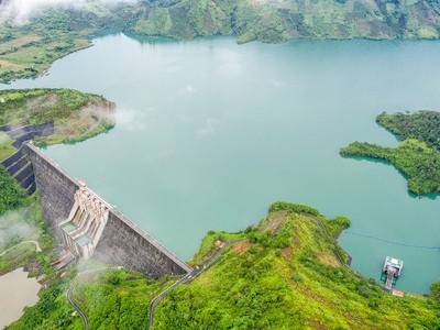 Nước hồ thủy điện về tốt nhưng tiêu thụ điện cả nước lại không cao 