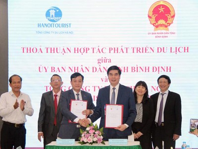 Ký kết hợp tác phát triển du lịch giữa UBND tỉnh Bình Định và Hanoitourist.