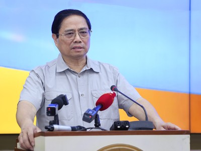 Thủ tướng Phạm Minh Chính yêu cầu cán bộ cần tránh hai khuynh hướng: sợ trách nhiệm, không dám làm, hoặc để xảy ra tiêu cục, tham nhũng. Ảnh: VGP