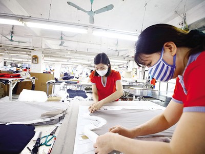 Quyết định kịp thời của Ủy ban Thường vụ Quốc hội về nới trần làm thêm giờ có ý nghĩa rất lớn đối với các doanh nghiệp dệt may. Ảnh: Đức Thanh