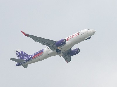 Chuyến bay UO551 từ Hà Nội khởi hành đi Hồng Kông lúc 10h41 ngày 28/4.