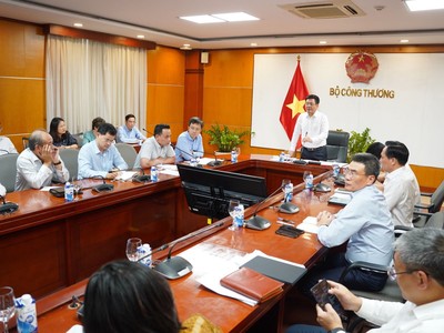 Bộ trưởng Công thương chỉ đạo DN xăng dầu đầu mối chủ động đảm bảo đủ nguồn hàng trong mọi tình huống.