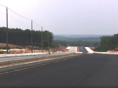 Tuyến đường tạo động lực Bắc Tân Uyên - Phú Giáo- Bàu Bàng được đầu tư bằng vốn ngân sách đang đẩy nhanh tiến độ để hoàn thành trong năm 2023.