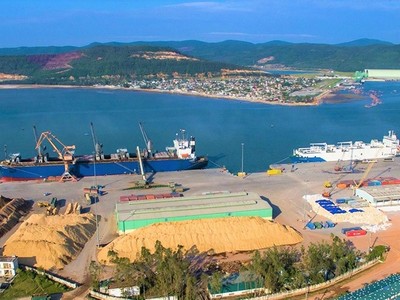 Một góc cảng biển Nghi Sơn - Thanh Hóa.